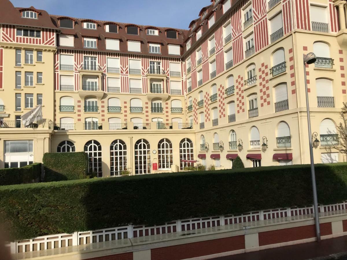 Le Royal Appartement Deauville Buitenkant foto