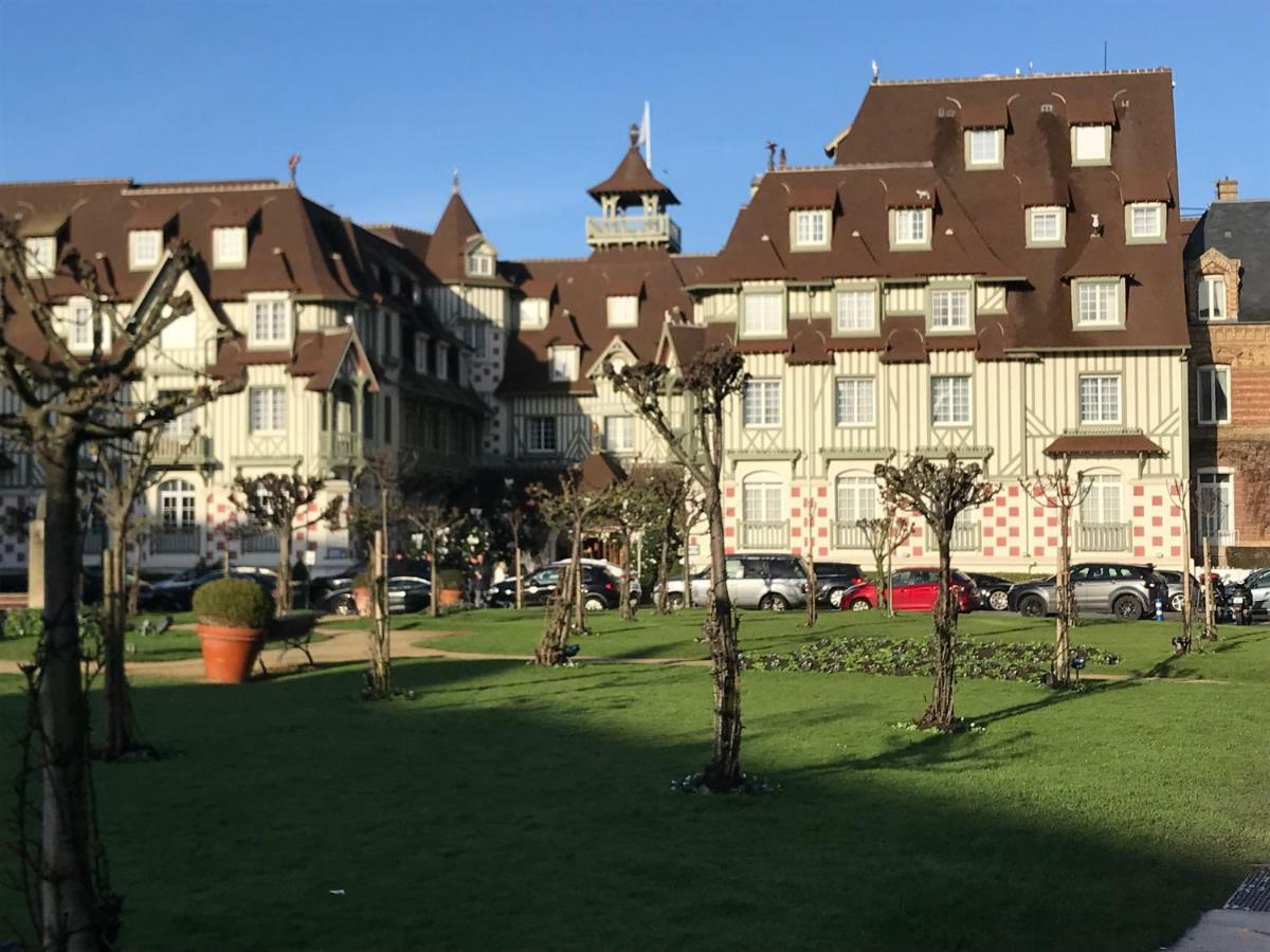 Le Royal Appartement Deauville Buitenkant foto